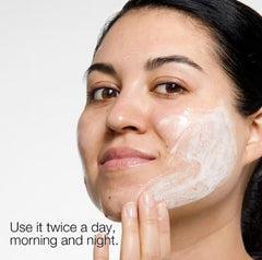 Soothing gel reduces excess oil and unclogs pores