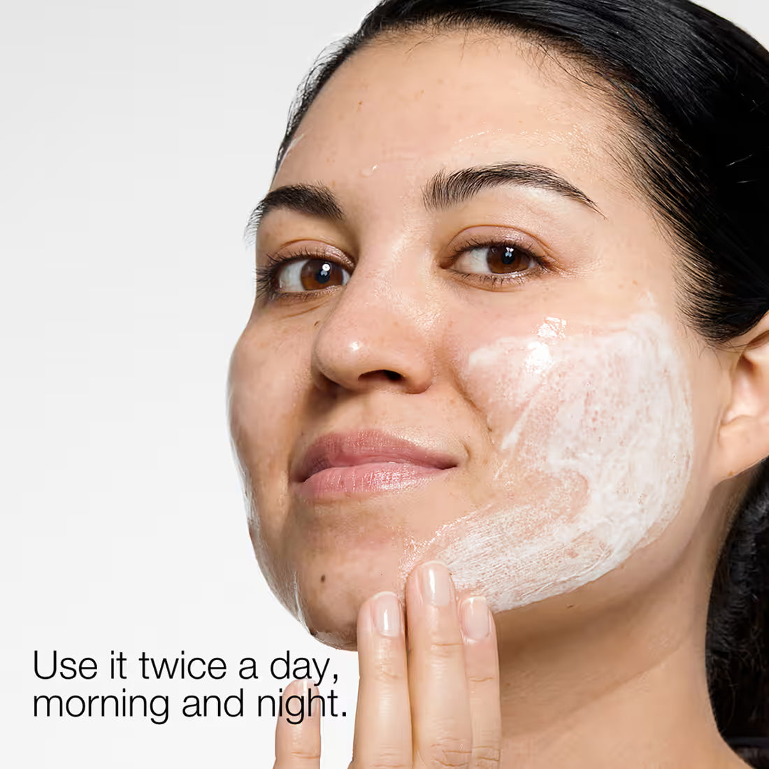Soothing gel reduces excess oil and unclogs pores